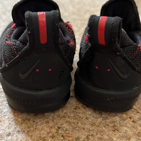 Nike lebron 16 fresh bred - EUC- size 4C - Picture 2 of 15